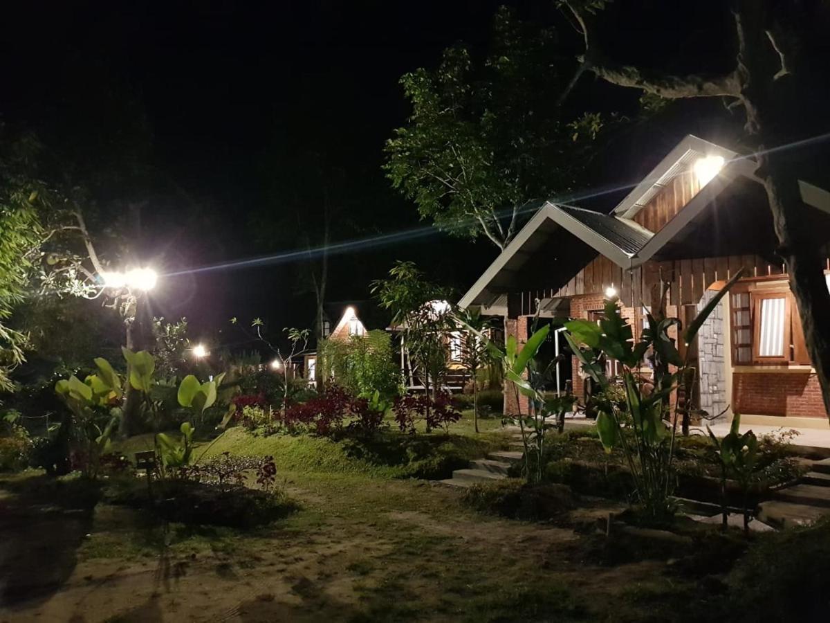 Canyon Jungle Stay Bukittinggi Exterior foto
