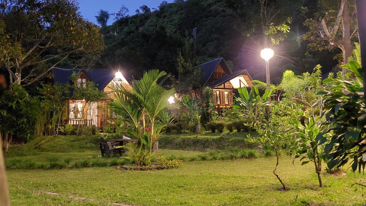 Canyon Jungle Stay Bukittinggi Exterior foto